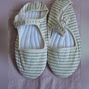 UO Nin Hao Mary Jane Flats (pattern)